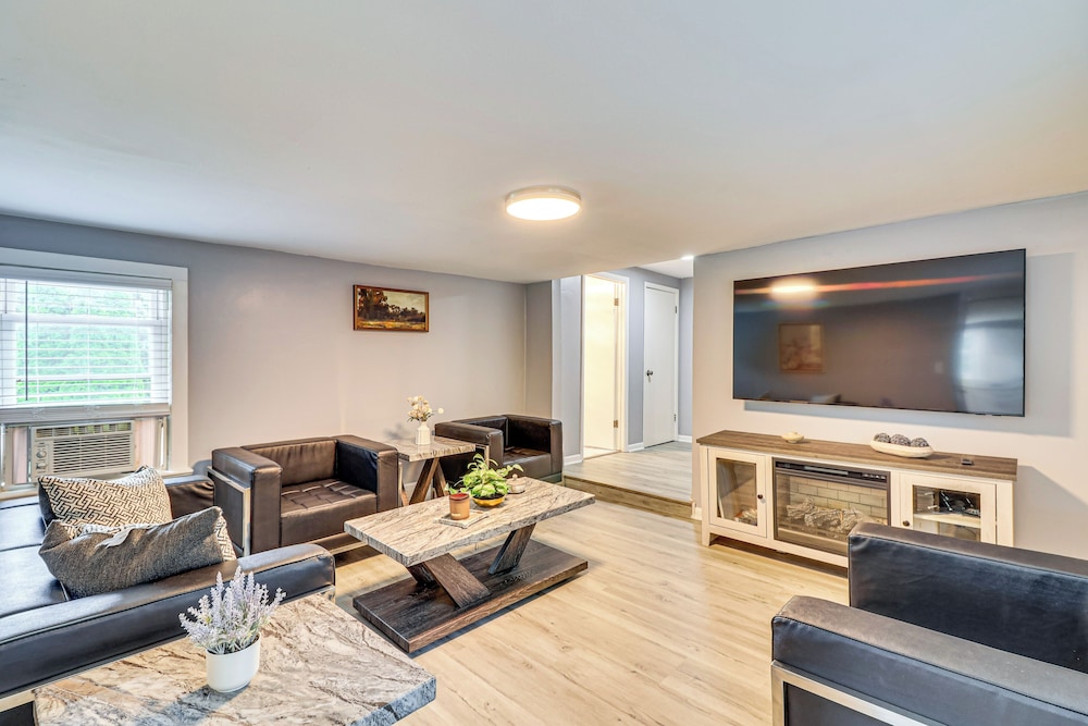 12 Mi to Rutgers: Brand New Apt w/ Home Office!