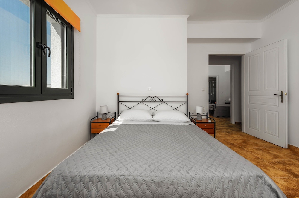 Alonaki Apartments view 4