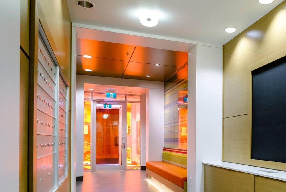 Pender Modern Studio on the Edge of Downtown Chinatown