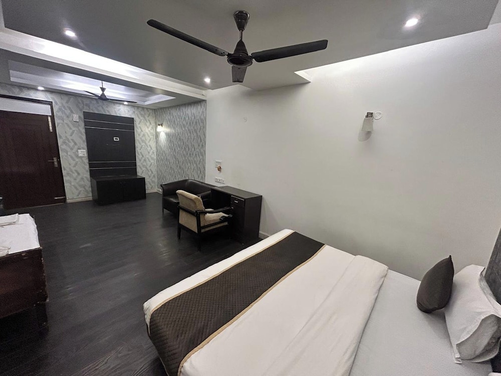 Hotel 82 Inn