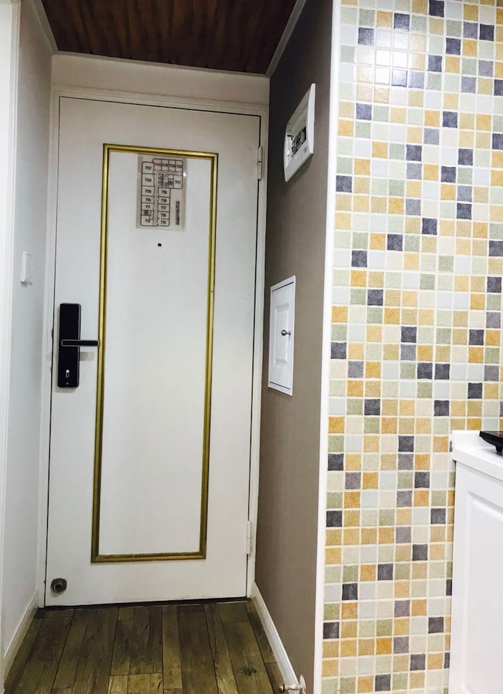 E-Home Self-Service Apartment