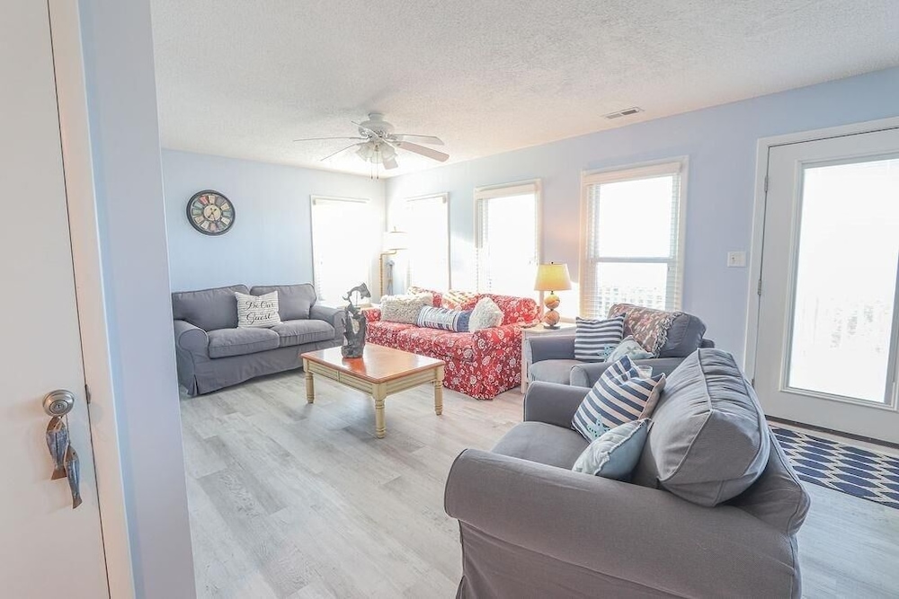The Narwhal Nest 5 Bedroom Home by Redawning view 5