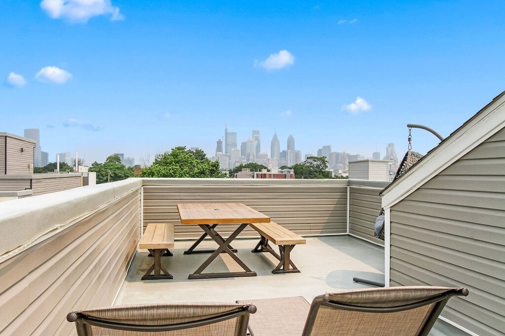 Luxury Roofdeck Retreat 4-bdrm Near Penn Chop