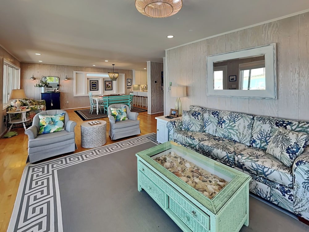 The Hydeaway by Topsail Realty