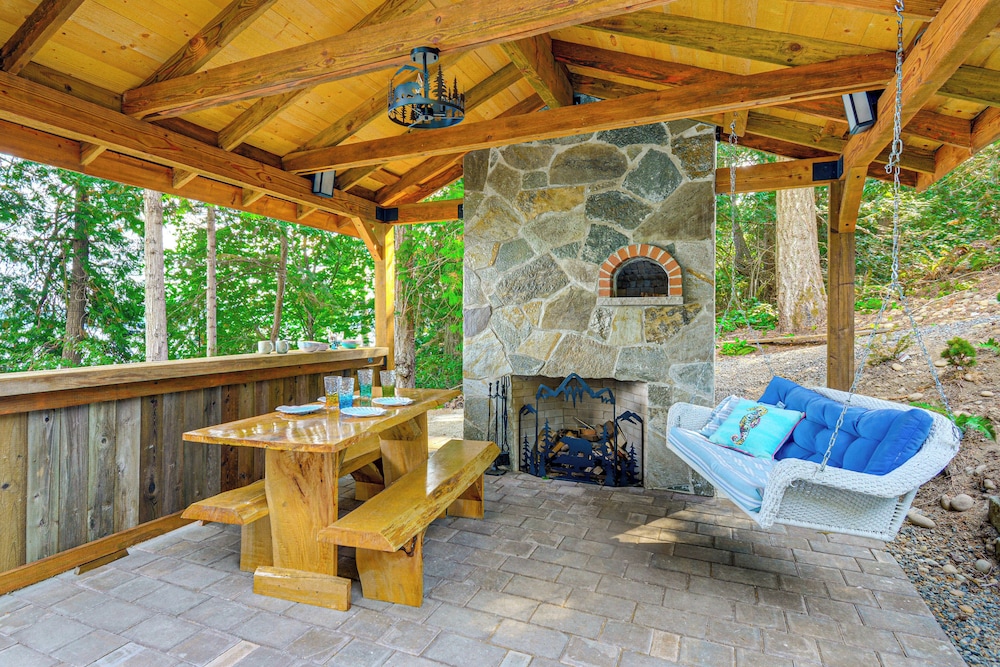 Outdoor Kitchen & Canal Views: Cabin in Quilcene!