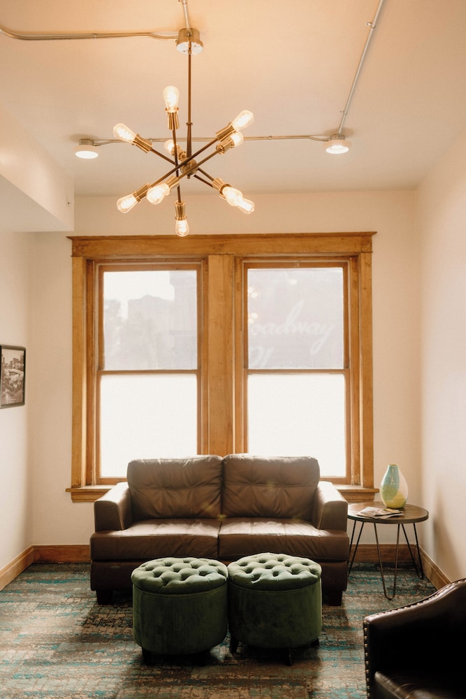 11th Avenue Hostel