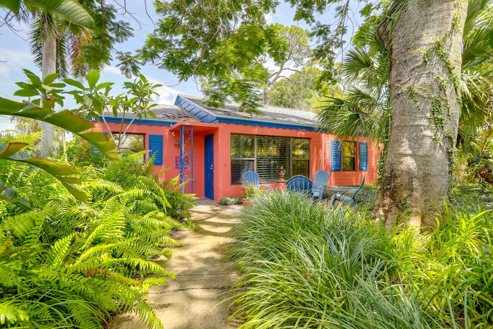 Colorful Gulfport Home: Walk to the Art District! view 4