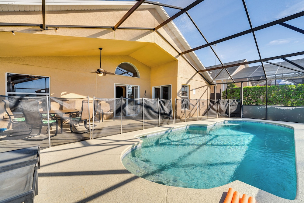 10 Mi to Disney: Family Retreat w/ Game Room!