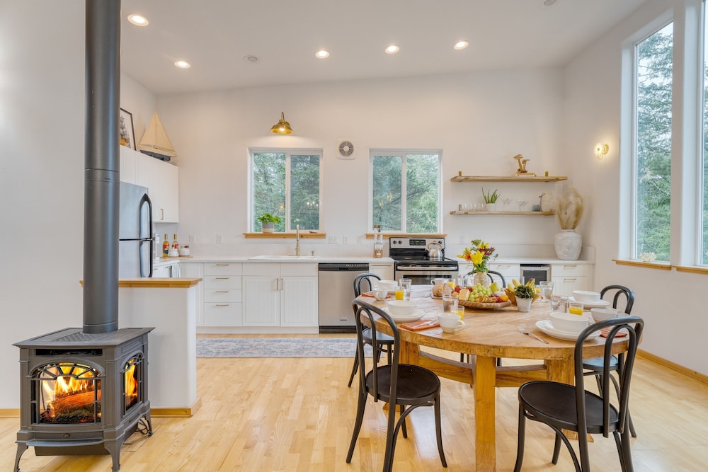 Buttercup Bay Hideaway by Avantstay Cozy Escape w Fire Pit Walk to Beach