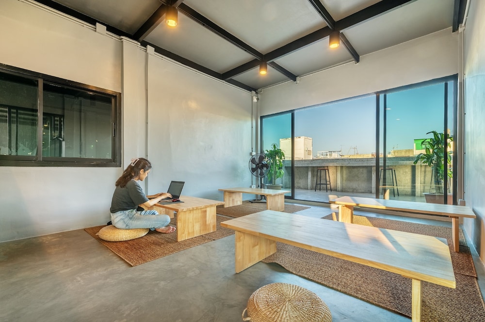 Ti Thong Hostel