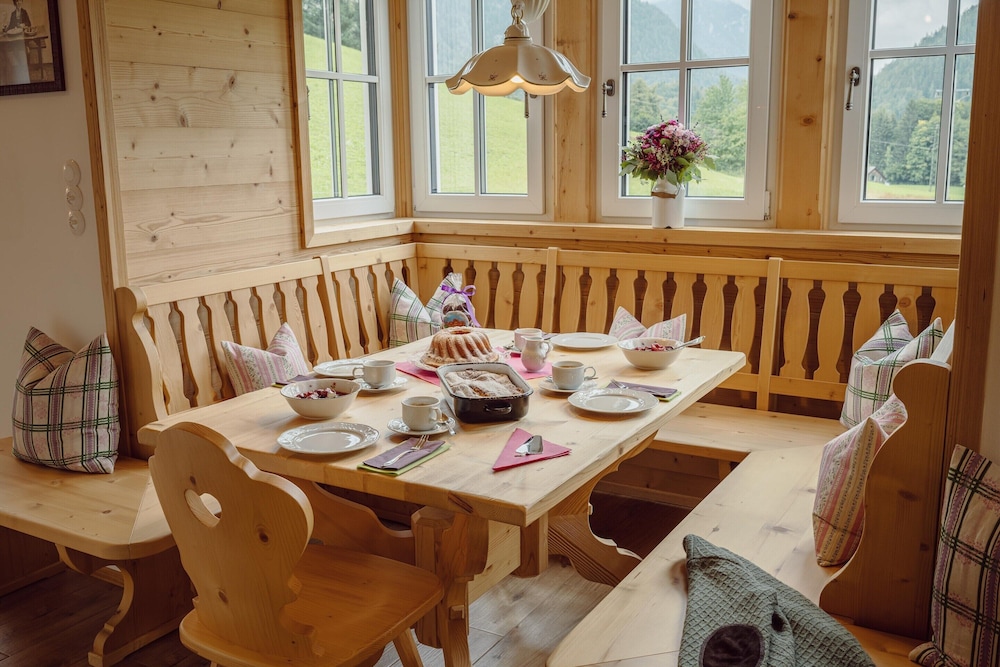 Chalet by Grundlsee Near Ski Slopes