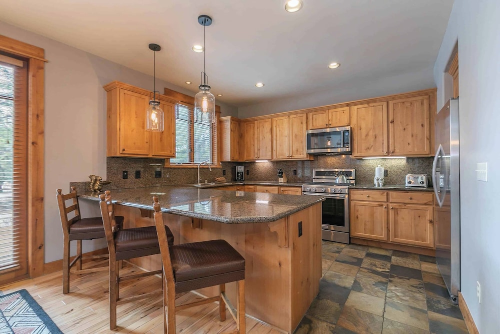 Lake Tahoe Vacations - The Cottages at Old Greenwood - Property Image 5