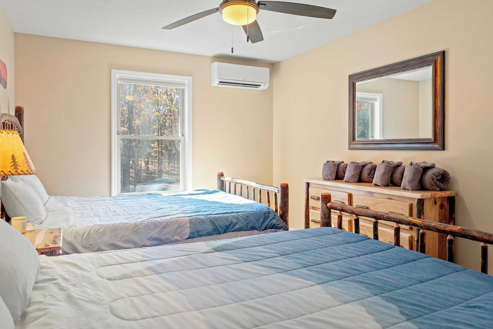 Stephen Way by Avantstay Hot Tub + Game Room Albrightsville