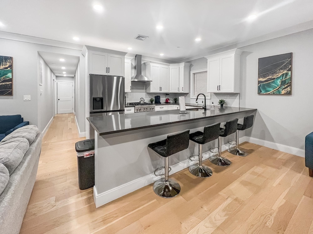 Boston Vacations - Luxury 2BD 2BA Near Logan Airport and T Station - Property Image 31