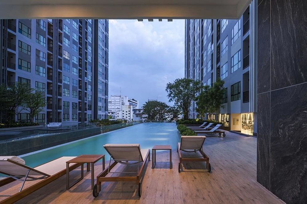 A Luxury 2 Bedrooms The Base Downtown