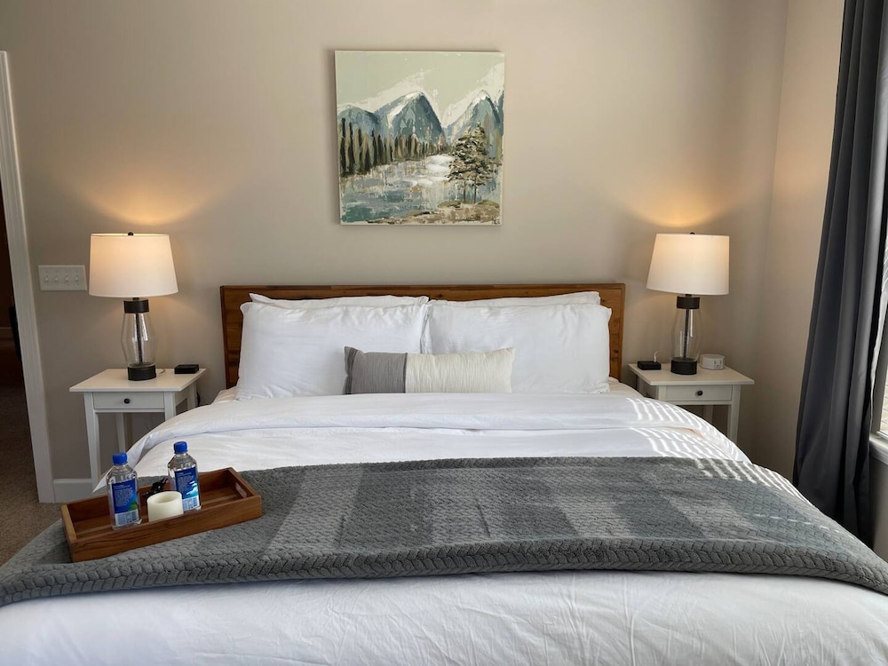 2BR Water Views W D Walkable Pool Gym