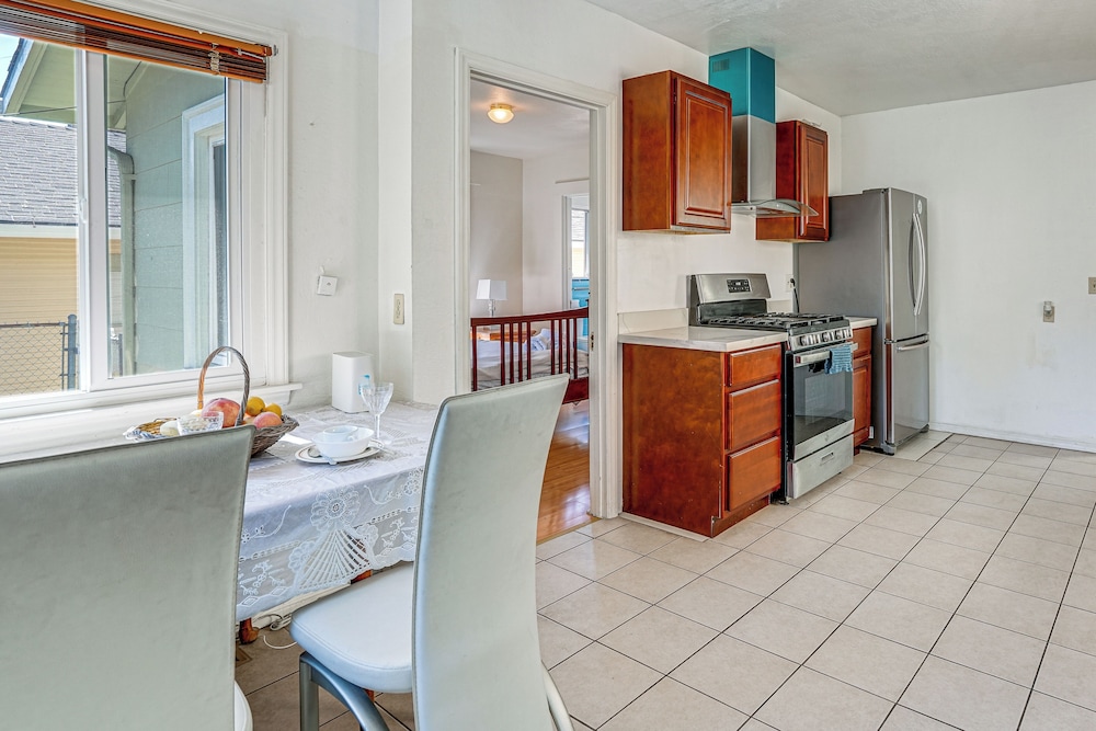 Walkable East Bay Home - 2 Mi to Bart Station