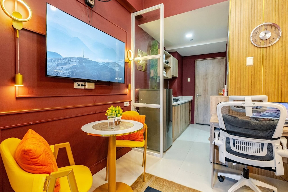 Modern Studio Poolside Balcony Near Mactan Airport