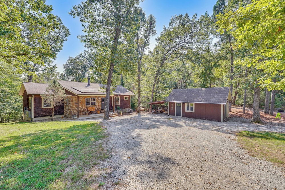 Hot Tub Soaks & Outdoor Fun: Fayetteville Cabin