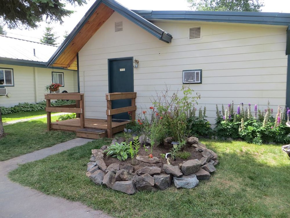 Lakeside Resort and Motel
