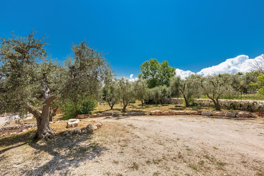 2526 Trullo Limone by Perle di Puglia view 2