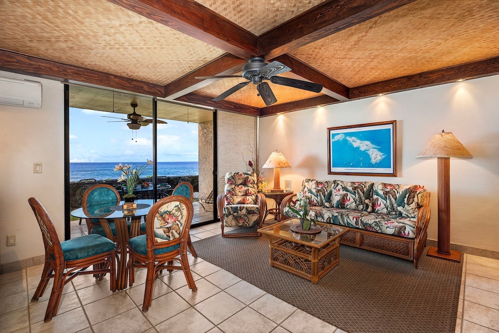 Easy Walk to Town Ocean Front AC & Wifi - Vrkcv
