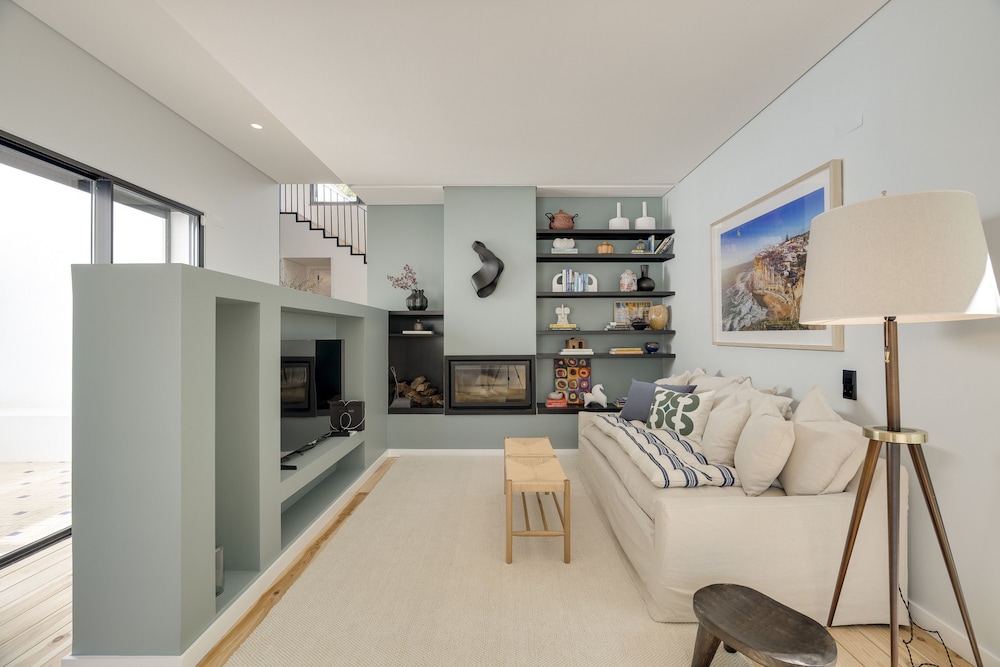 Cascais Contemporary Villa by Cadenzalux