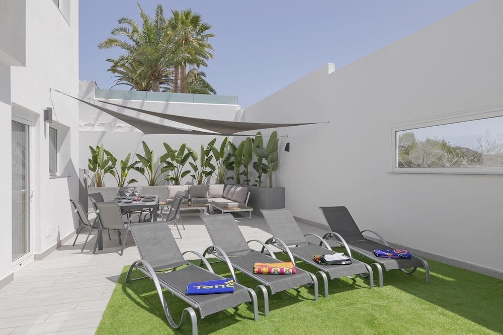 Stunning Apartment Within Villa Nr Los Cristianos