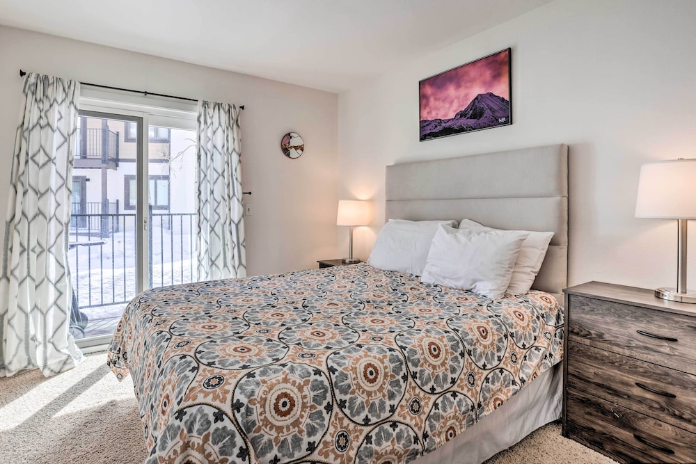 Cozy East Vail Condo ~ 6 Mi to Vail Village!
