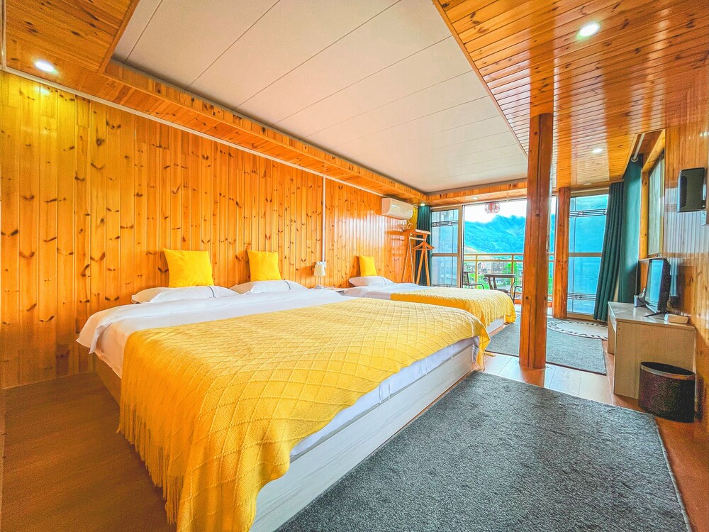 Happy live hotel