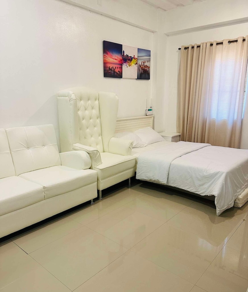 Cozy Studio in Parañaque - Perfect for Transients and Long-stayers Alike