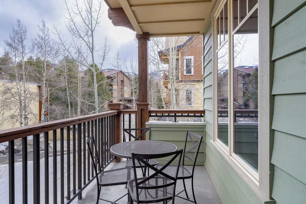 Steps to Lifts, Peak 9, Main Street Balcony, Lounge Pool Water House 5204