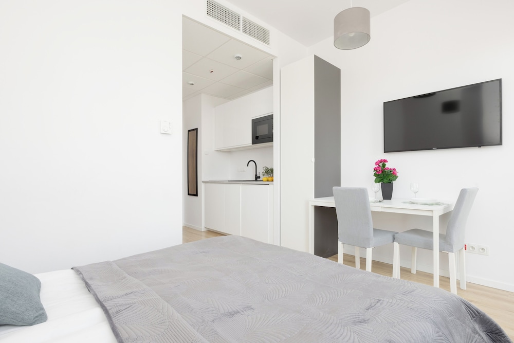 Studio With Balcony Wola by Renters view 2