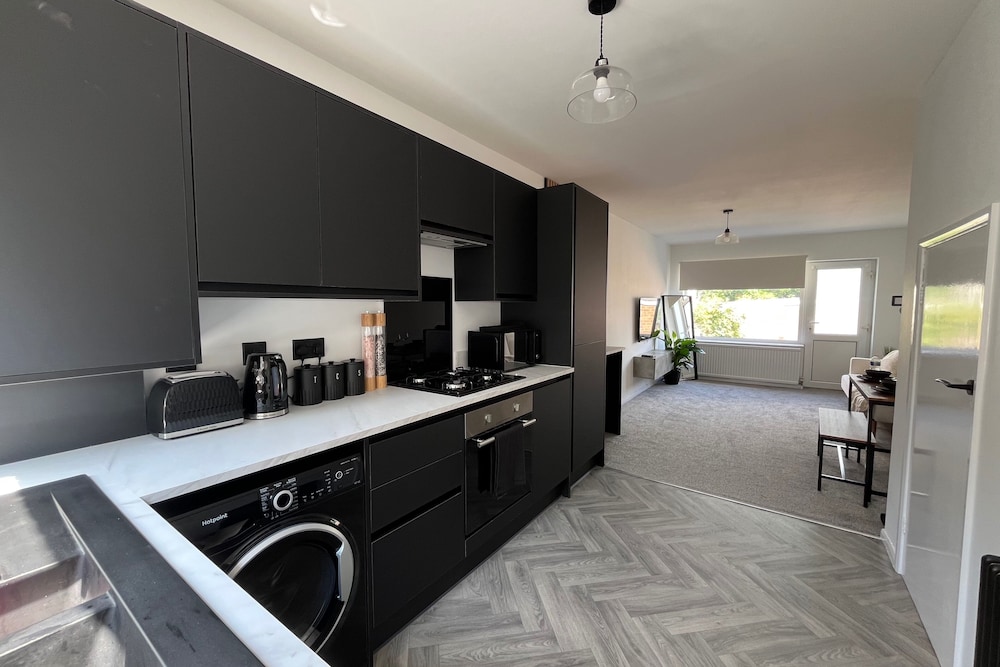 2 bed House in City Centre - Offers for Long Stays