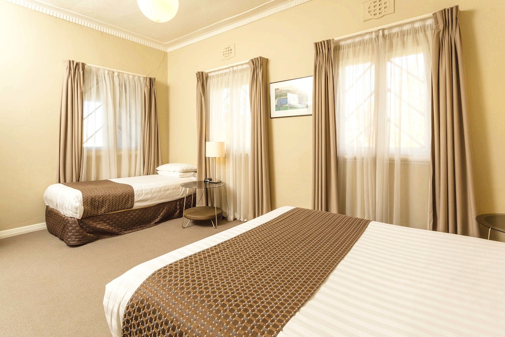 Globe Apartments