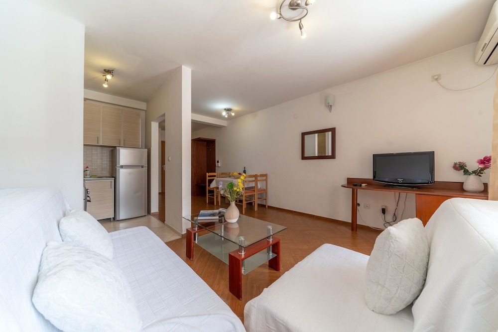 SMS Apartments