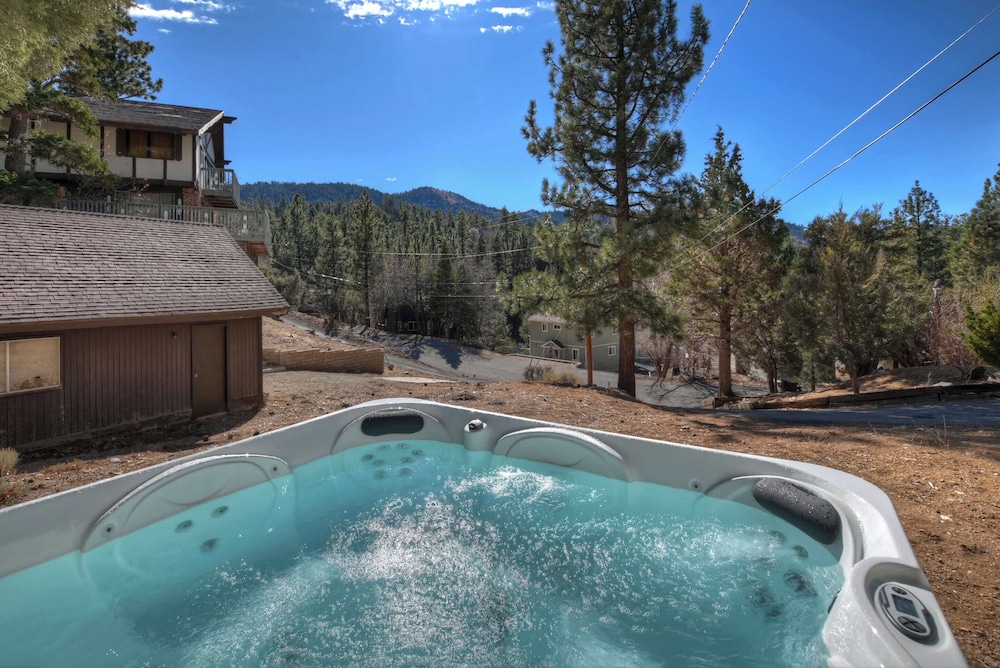 Yosemite Pines Cabin - Sleeps 6