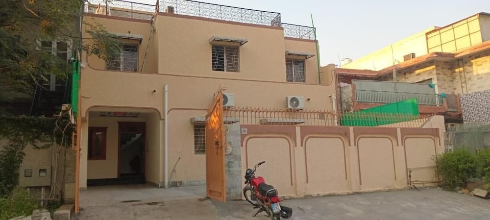 Rose Lodges Guest House Islamabad