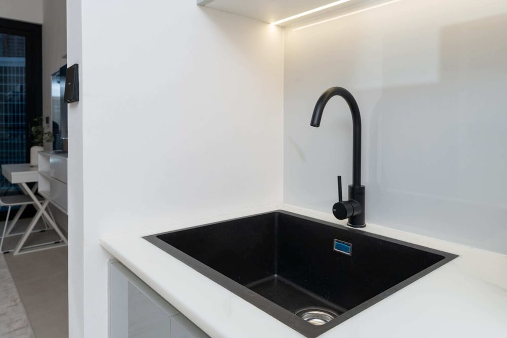 Contemporary Studio Apartment, Dubai Business Bay!
