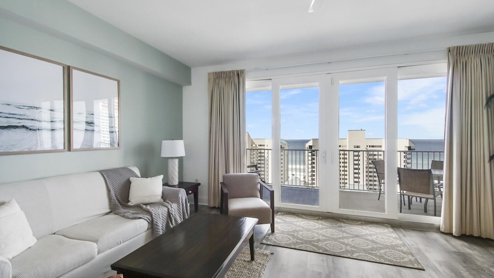 Laketown Wharf 1116