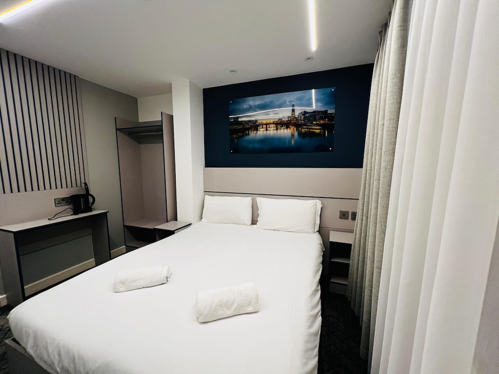 Ilford Vacations - Ilford Grand Hotel - Property Image 5