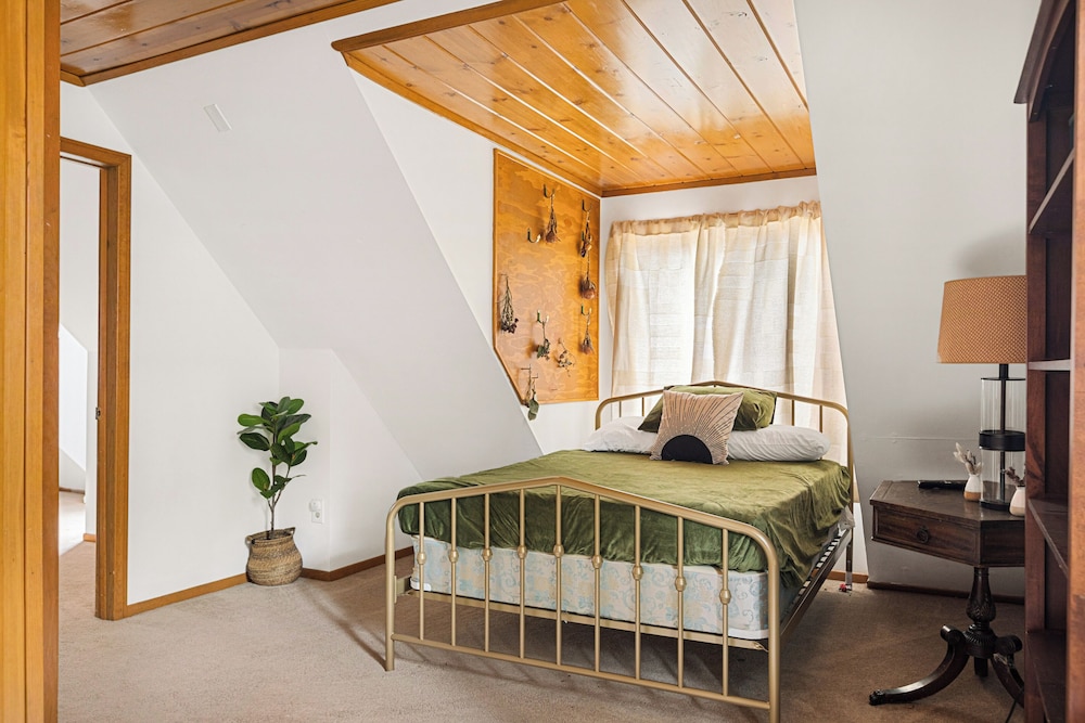Pineland Getaway Serene Escape