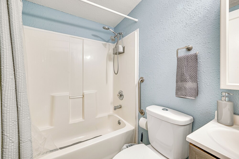 Pet-friendly Apt: Yard & Fire Pit in Boonville