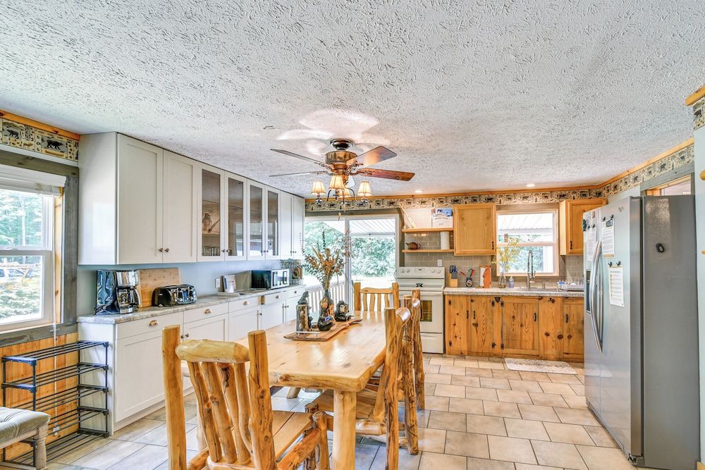 Woodsy 20-acre Retreat w/ Hot Tub in Mancelona