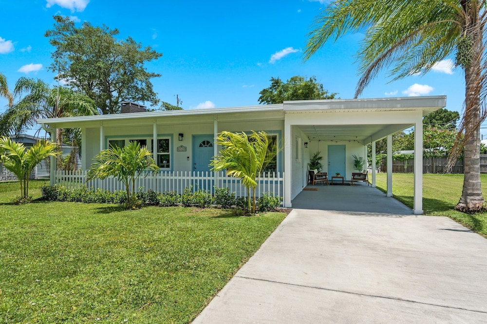 Little Palm Cottage