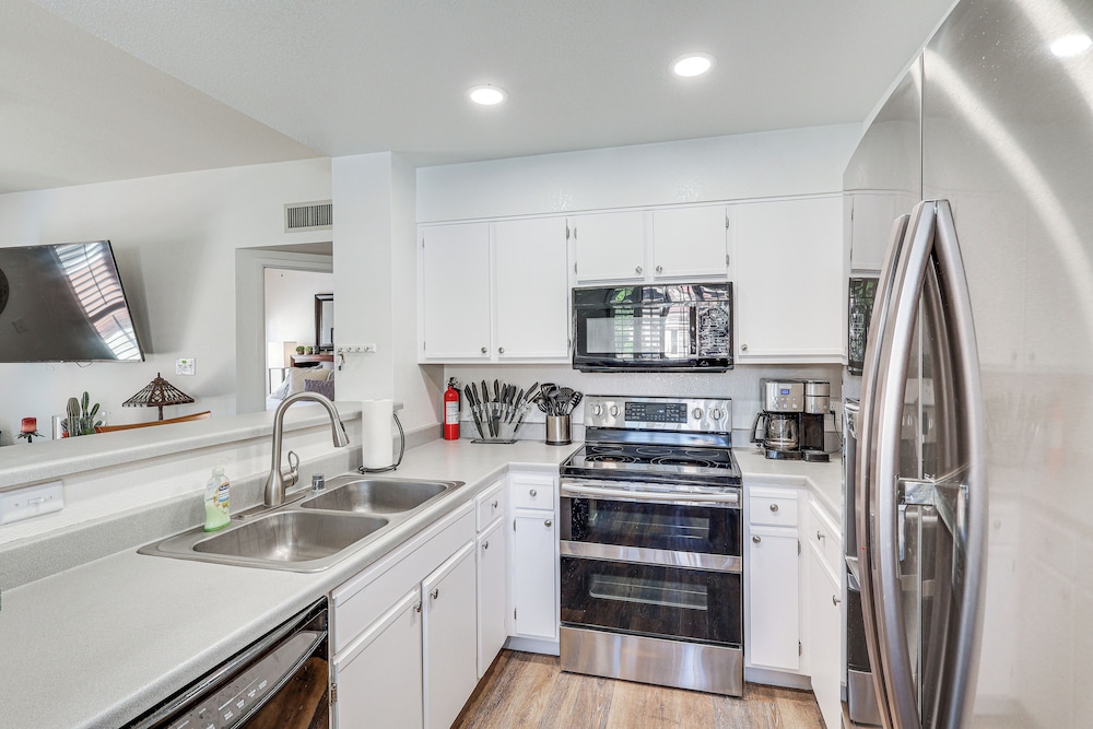 1 Mi to Beach: Condo w/ Pool in Lake Havasu City