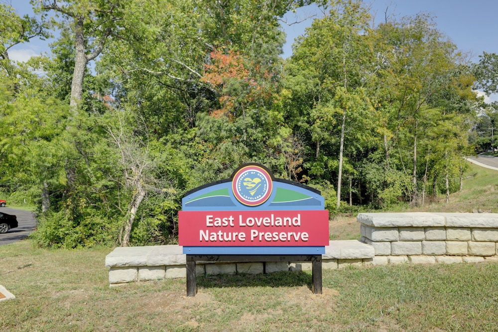 1 Block to Loveland Bike Trail: 'the Frog Man Inn'