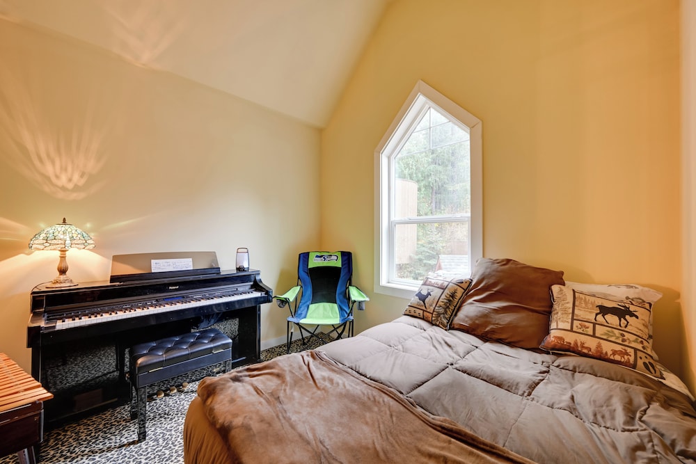 Ski, Fish & Explore: Packwood Home w/ Sauna!