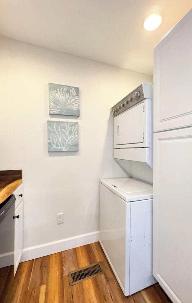 Charming 3-bed, 2-bath Home With Wonderful Views of the Golf Course