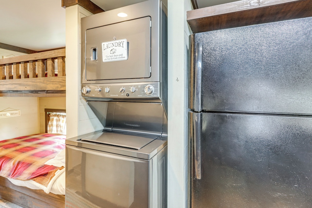 1 Mi to Tank Town Usa: Tiny Home w/ Pool Access!